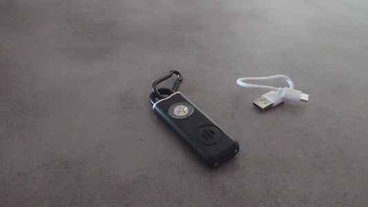 Alarm Osobisty 130dB — Brelok z Syreną i Latarką LED